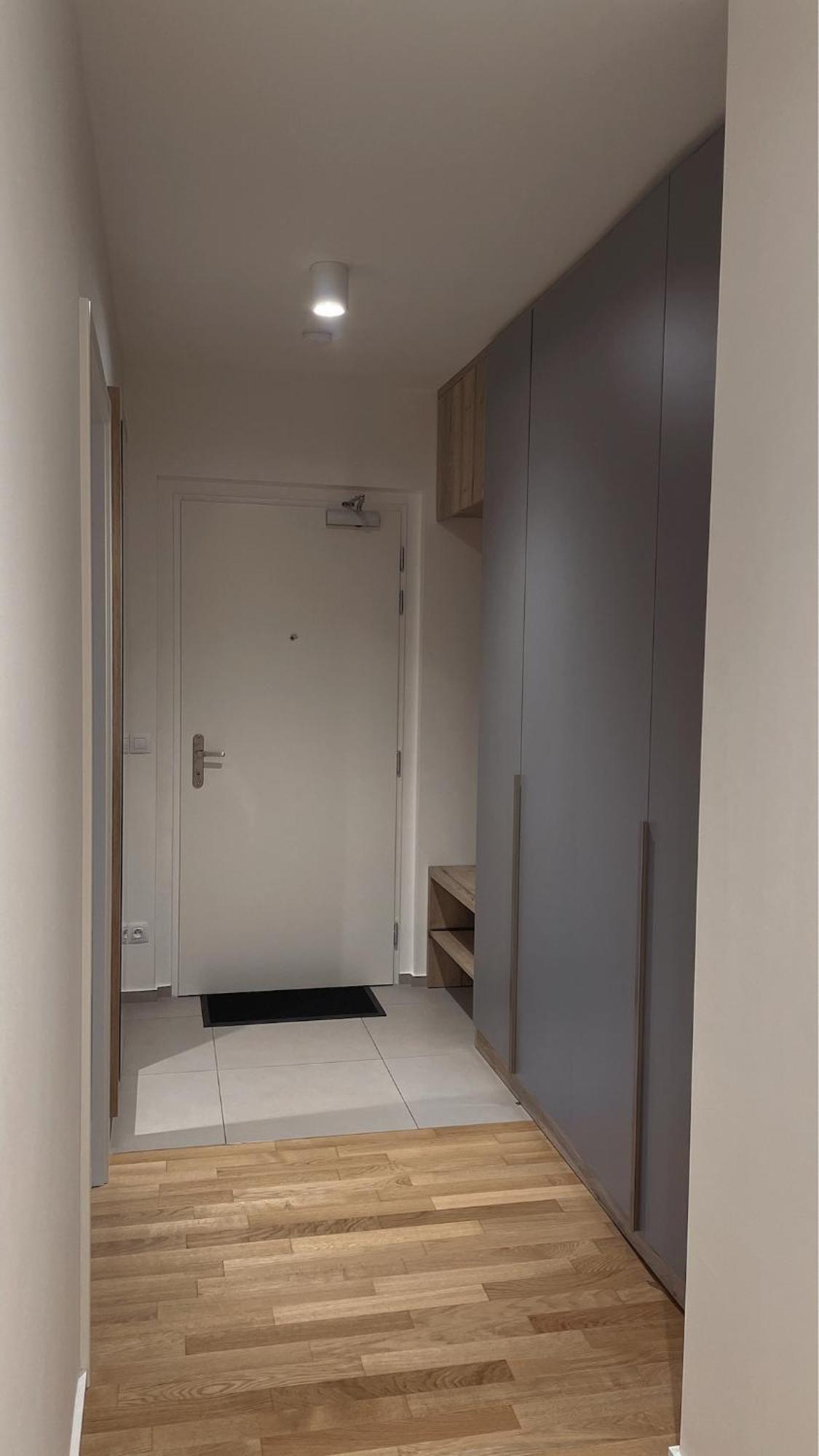 Apartment Modern Stylish With Private Garage *