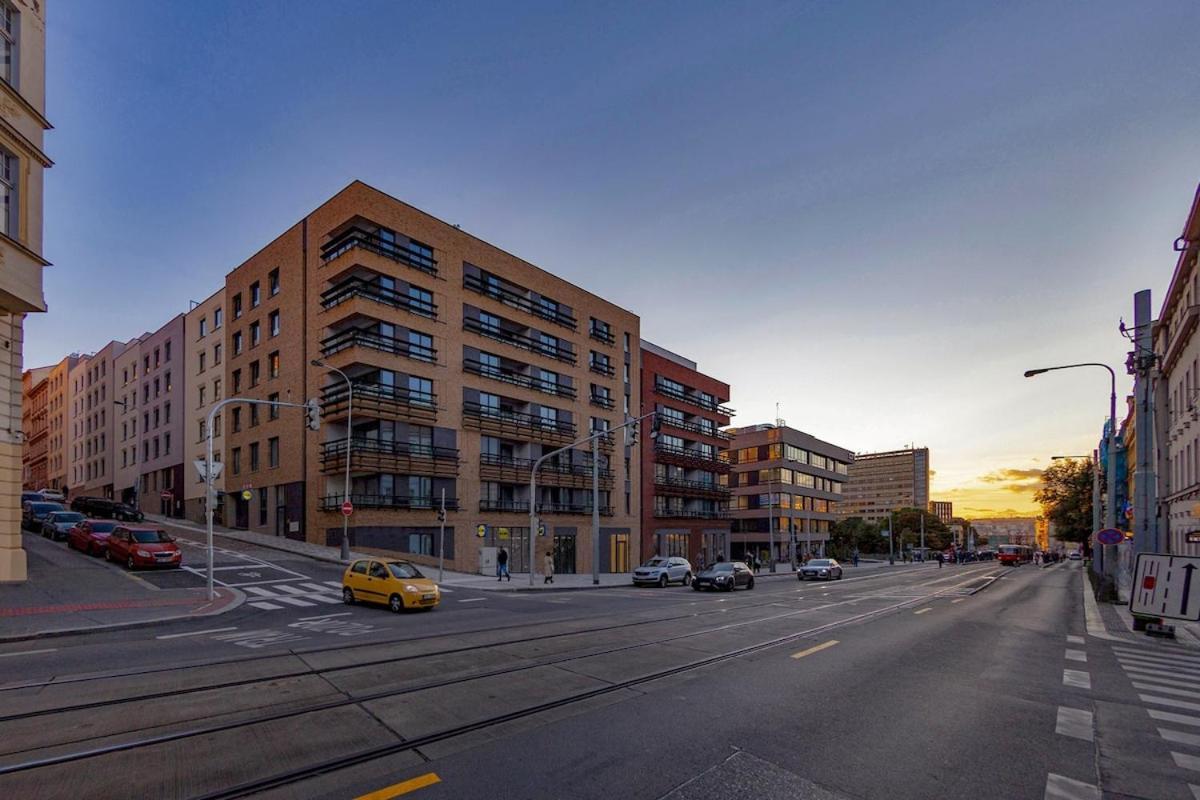 Apartment Modern Stylish With Private Garage Prag
